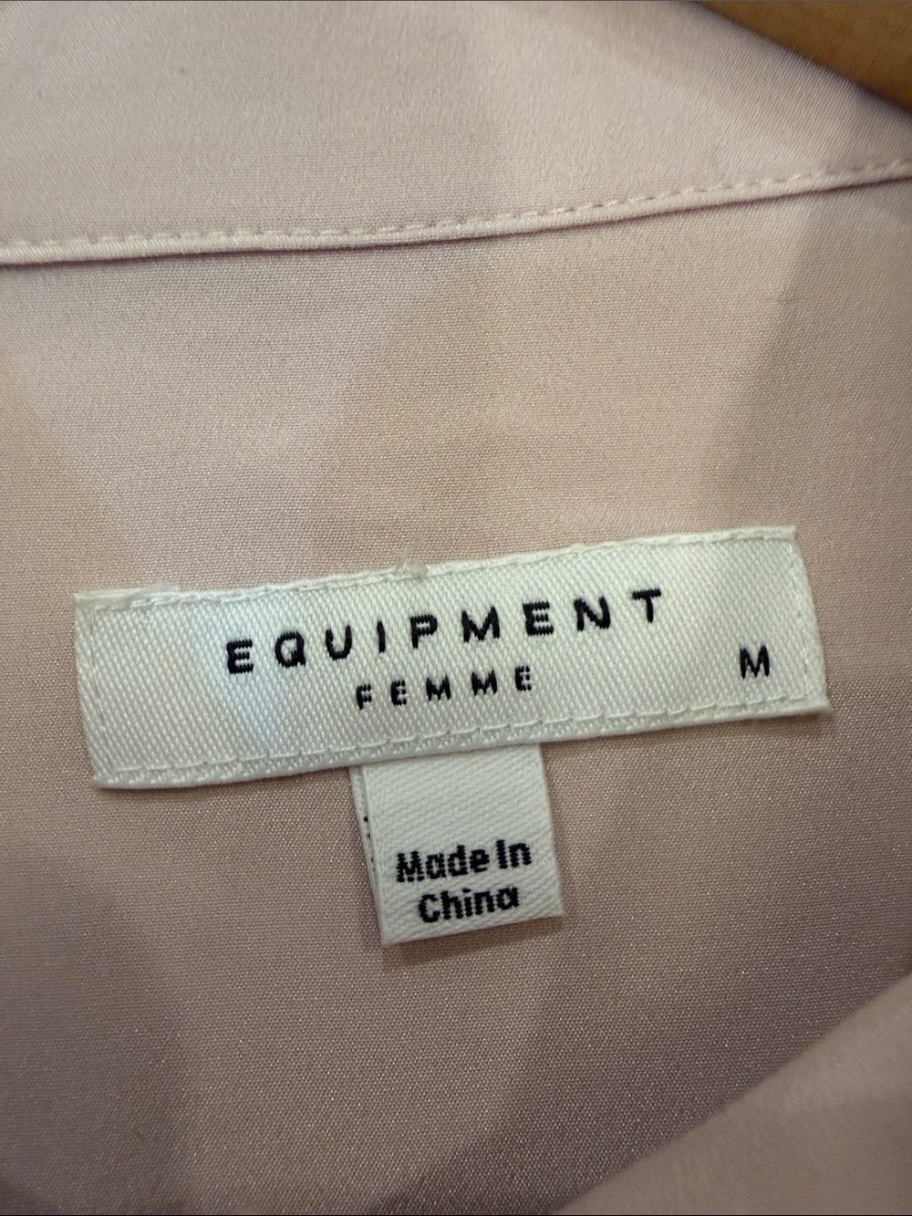 Equipment Brett slim signature silk shirt pink Size Medium - Picture 4 of 7